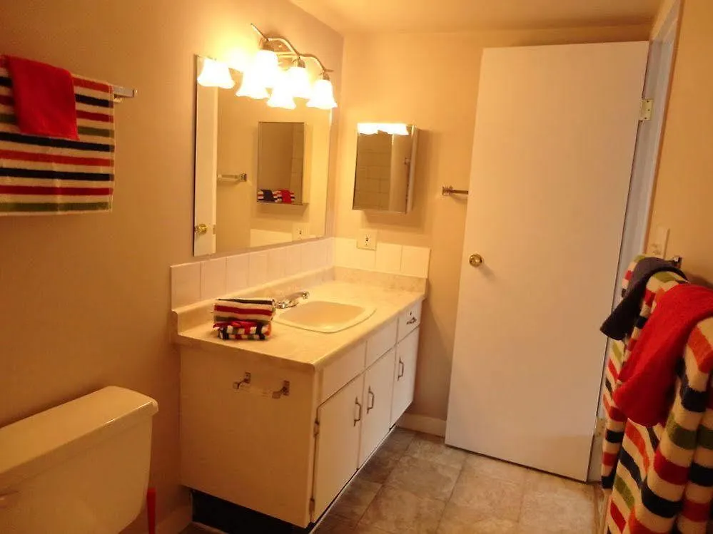 West Coast Suites By Gamalos Group ビクトリア